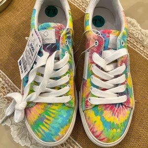 Tie Dye Womens fashion sneakers! G by GUESS, NWT